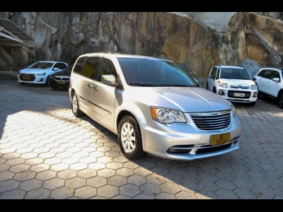 CHRYSLER-TOWN--COUNTRY-2012